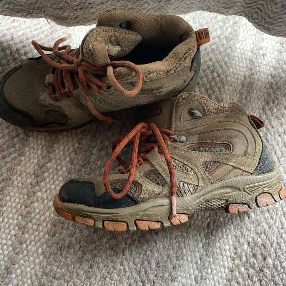 Boys hiking boots